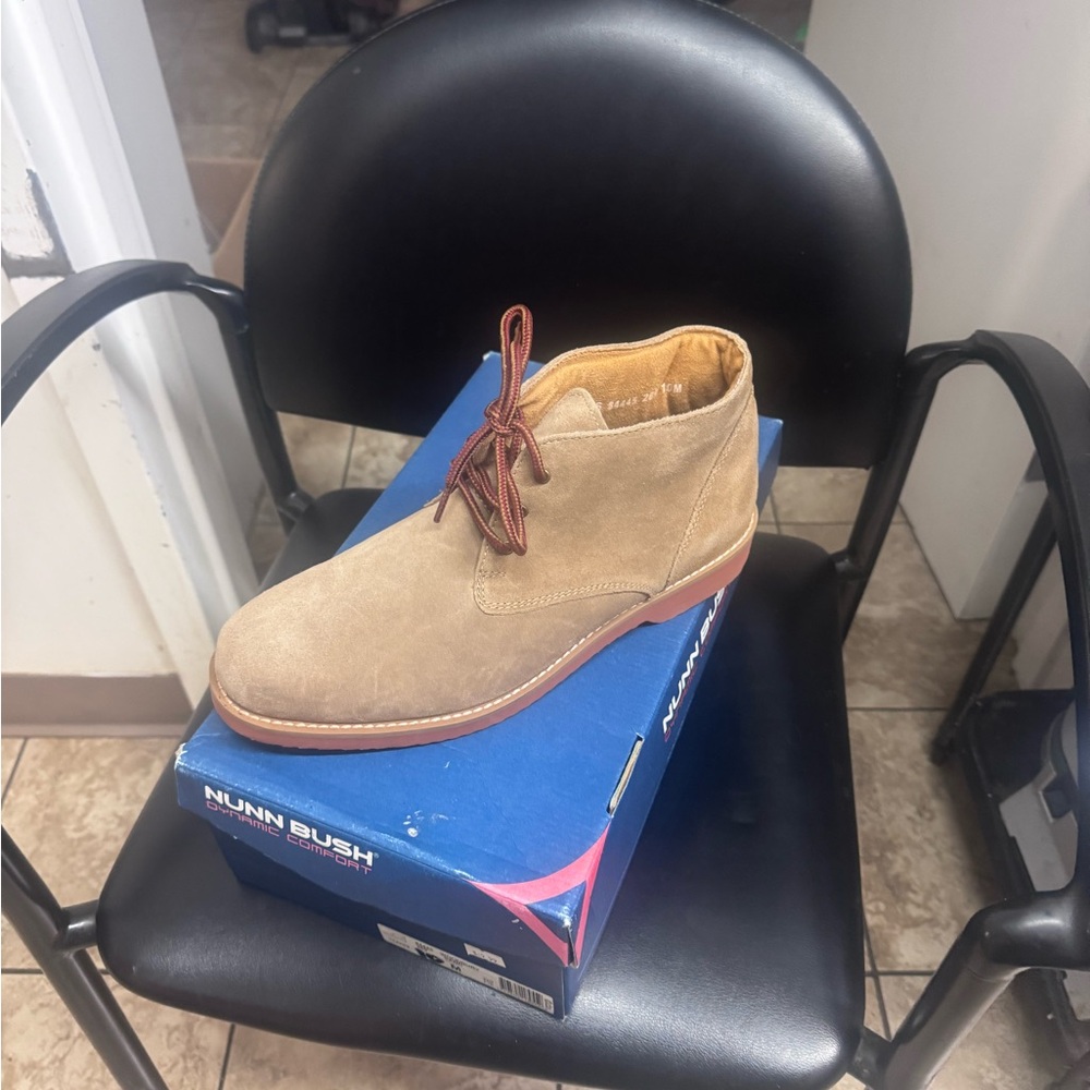 Nunn Bush Men's Light Brown Chukka Boots